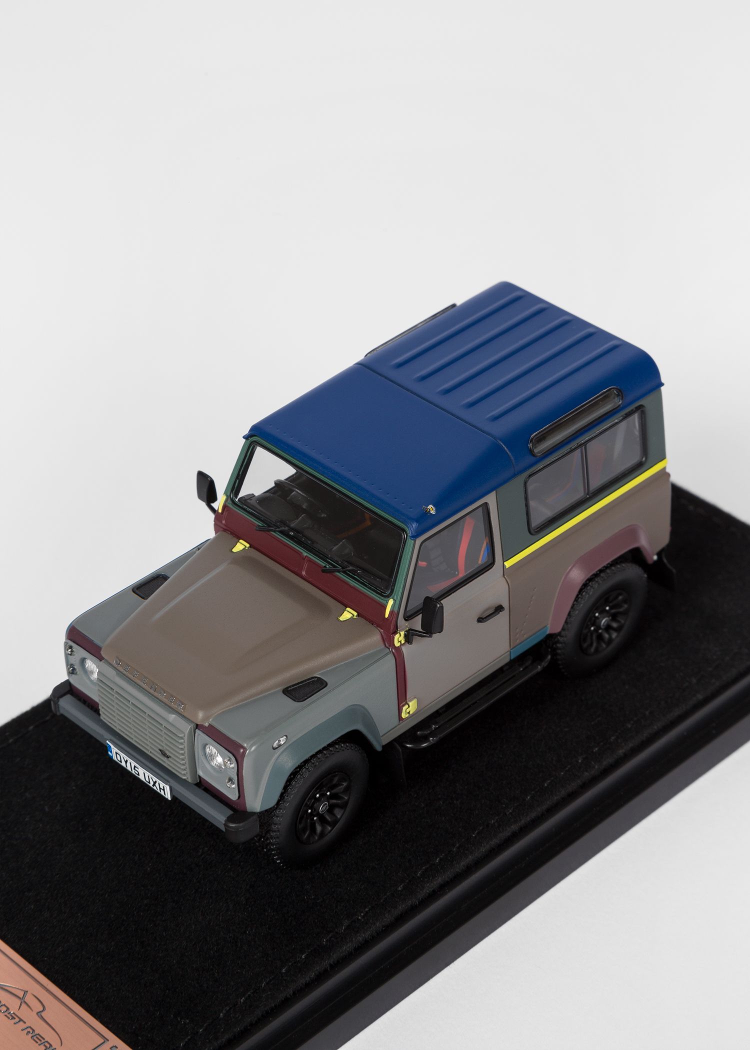 Paul Smith Land Rover Defender 90 Almost Real 1.43 Diecast Edition 2015 410214 for sale online