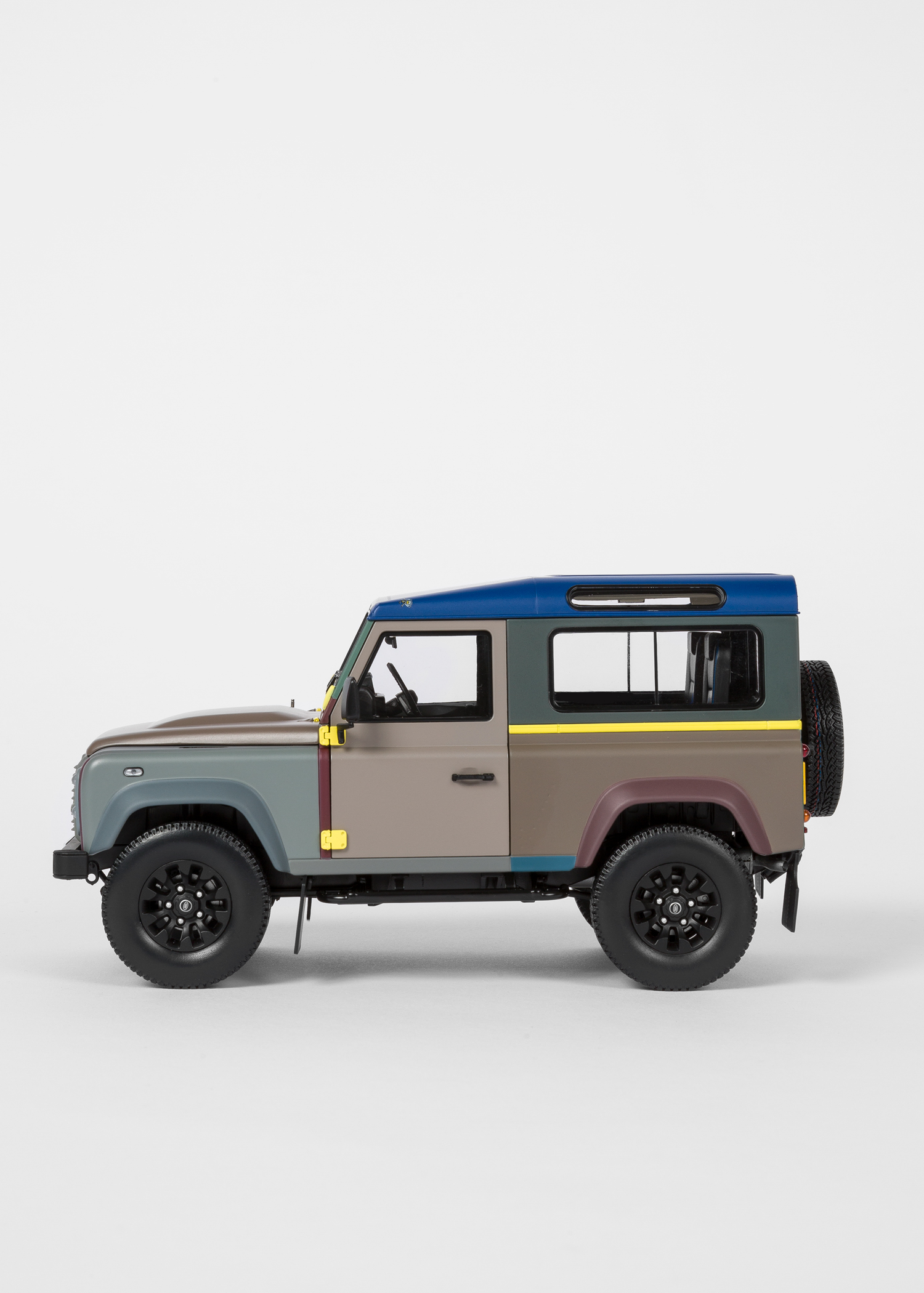 Second Side View - Paul Smith + Land Rover - Defender 90 1/18 Die Cast Metal Collector's Edition 