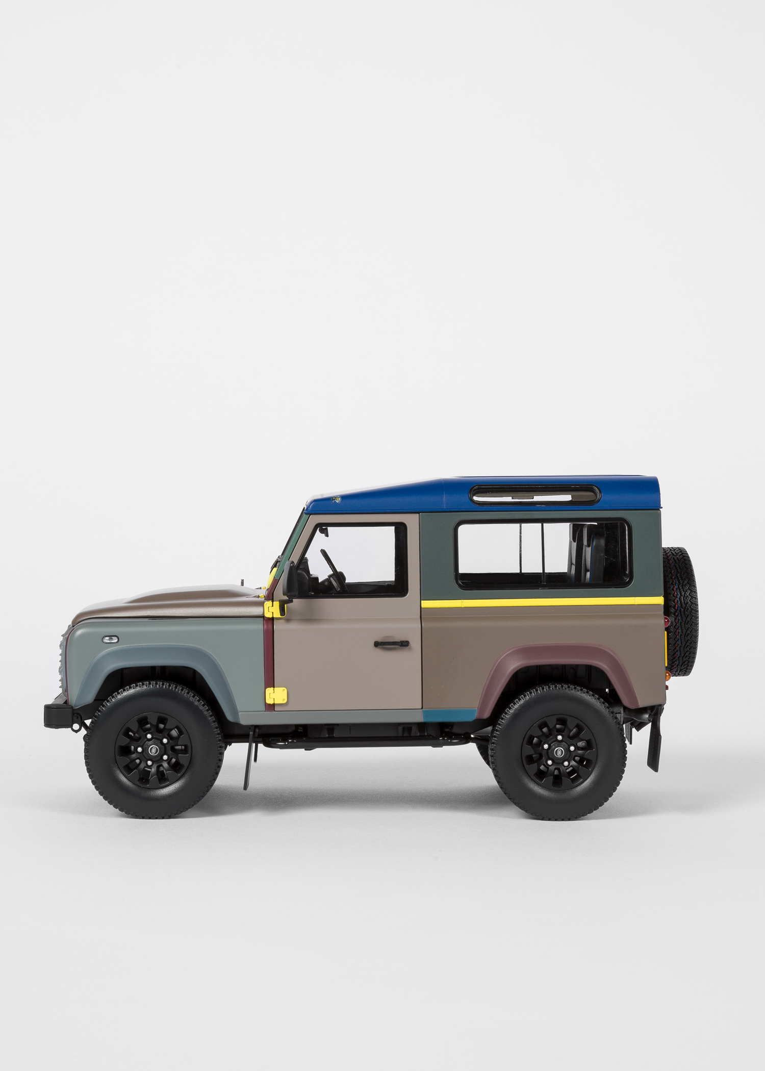 Paul Smith + Land Rover - Defender 90 1:18 Die Cast Metal Collector