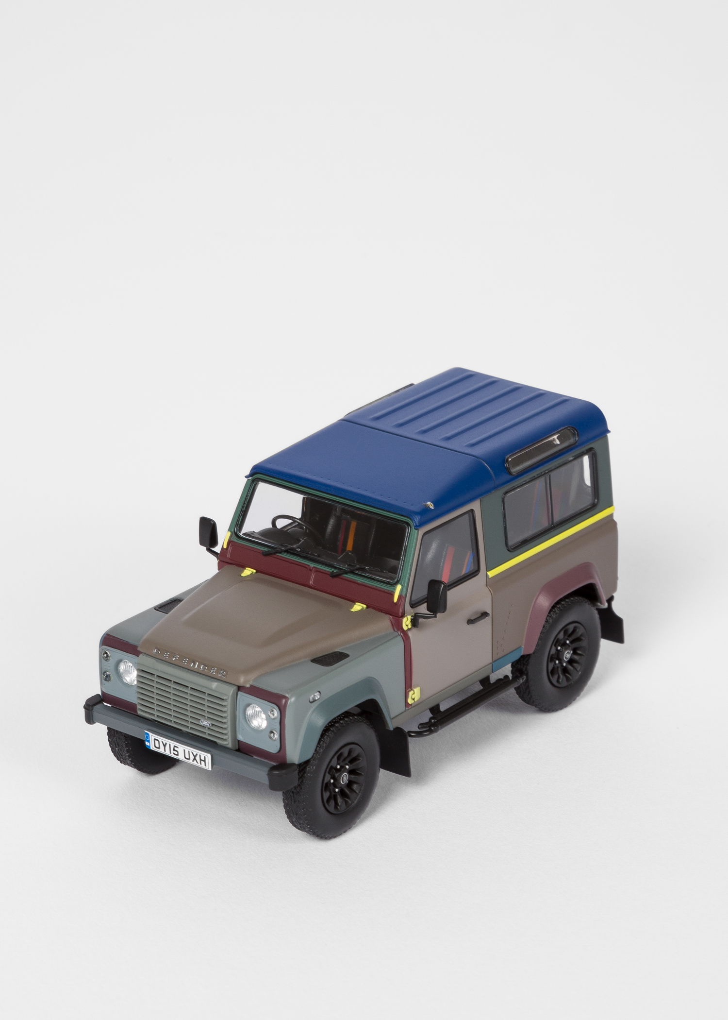 angled car view - Paul Smith + Land Rover - Defender 90 1:43 Die Cast Metal Collector's Edition 
