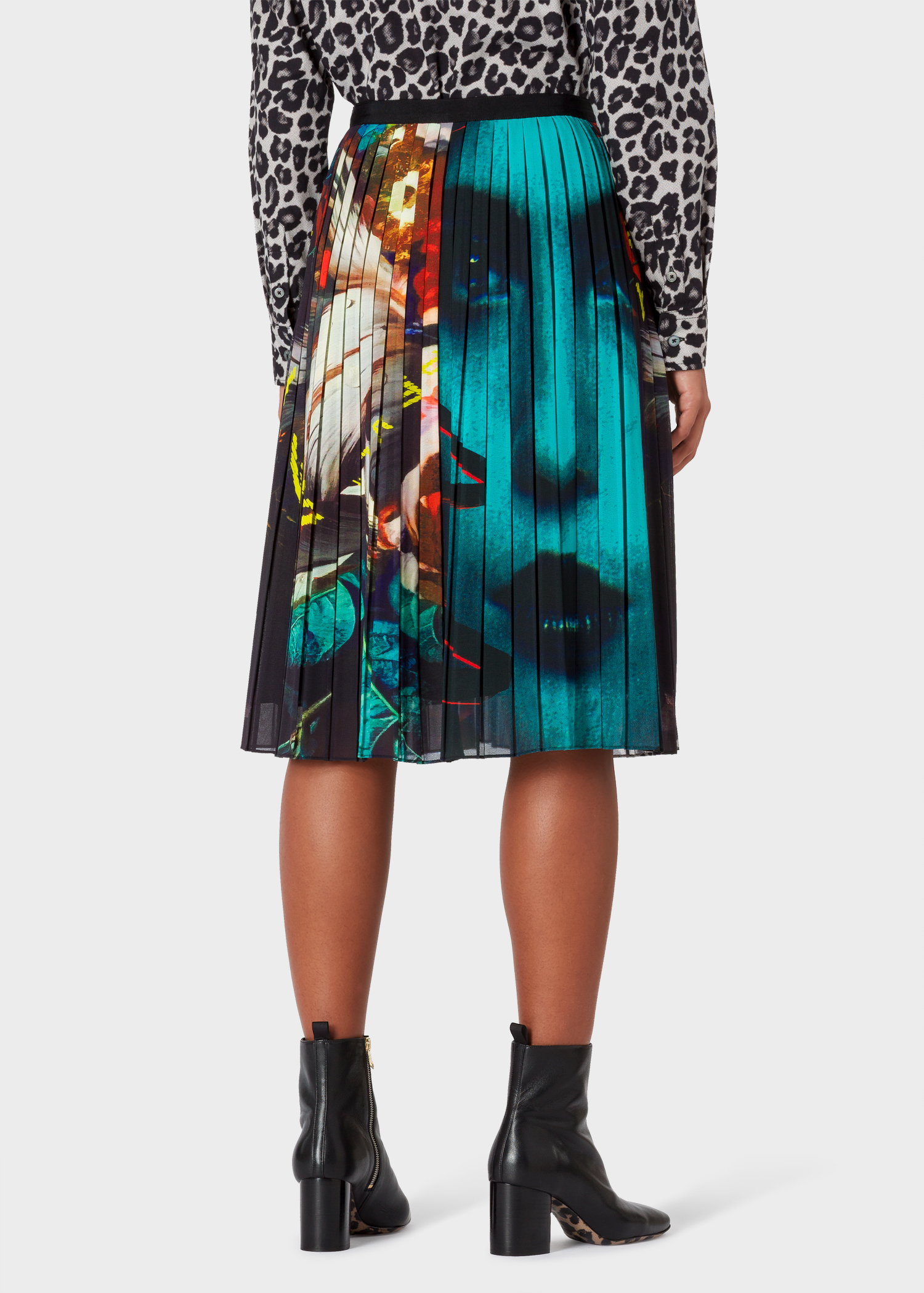 Model back close up - Women's Patchwork 'New Masters' Print Pleated Midi Skirt Paul Smith